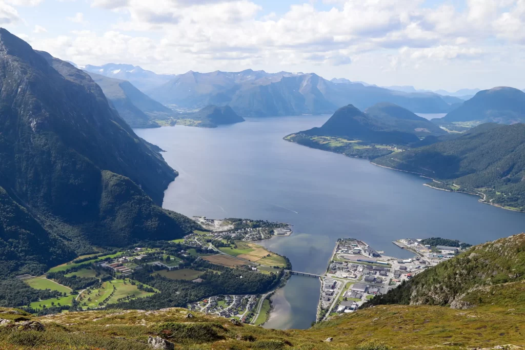 HIKING ROMSDALSEGGEN RIDGE IN NORWAY - Whereabouts Worldwide